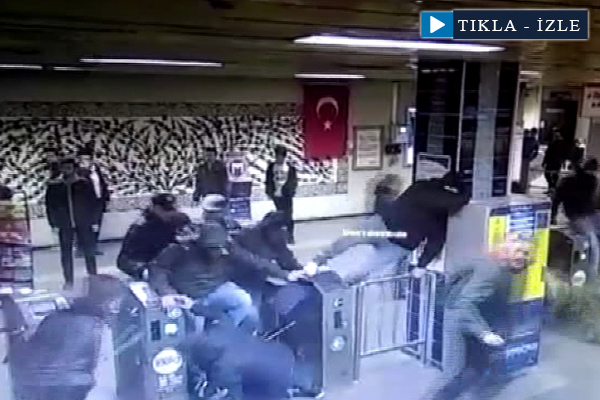 Napoli taraftarlarının metroyu birbirine kattığı anlar kamerada