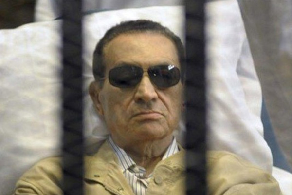 Mısır'da Mübarek'in yargılandığı davada erteleme