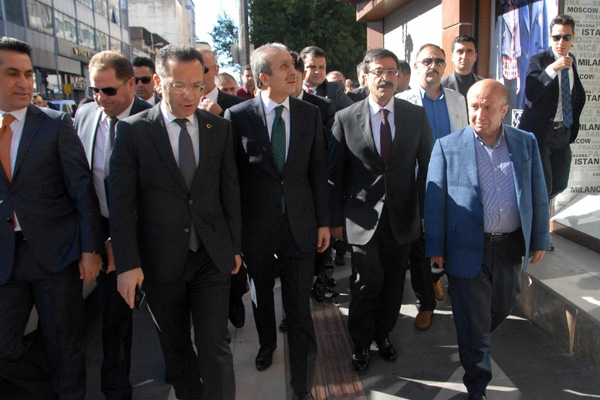 Kayyumlar Mehdi Eker’le bilikte Sur’u gezdi