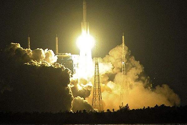 Çin 'Uzun Yürüyüş -5' roketini fırlattı