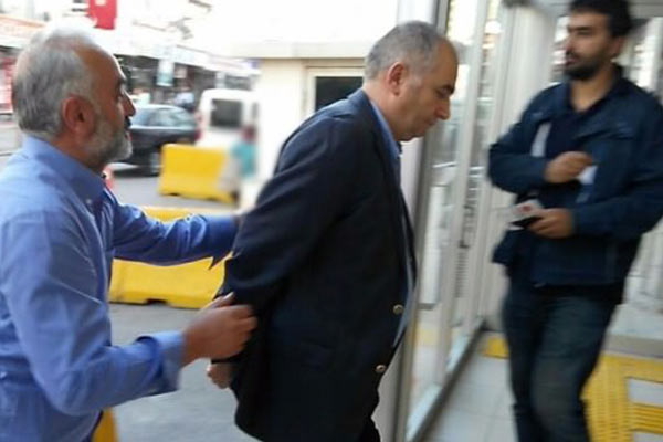 Eski emniyet müdürüne FETÖ'den tutuklama