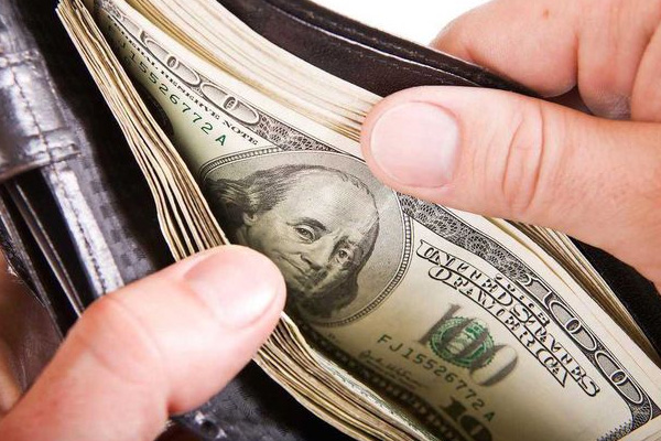 Dolar güne tarihi seviyede başladı