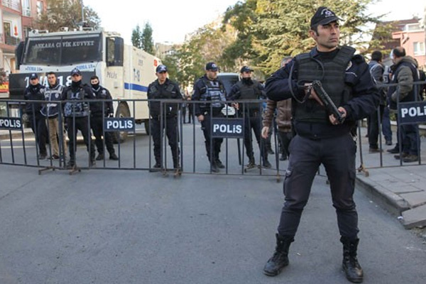 HDP Genel Merkezi'ne giriş çıkışlar durduruldu