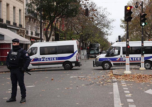 Türkiye'nin Paris Büyükelçiliği binasına molotoflu saldırı