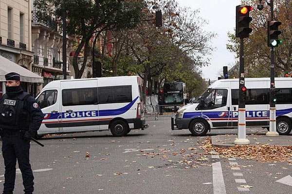 Türkiye'nin Paris Büyükelçiliğine saldırı