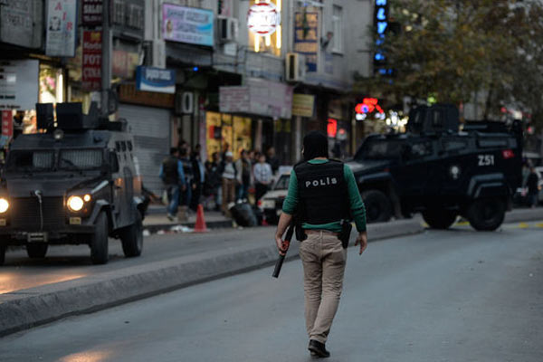 Okmeydanı'nda şüpheli paket paniği