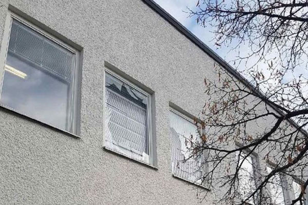 İsveç'te cami ve derneğe saldırı