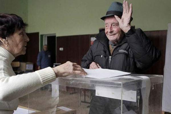 Bulgaristan'daki cumhurbaşkanı seçimi 2. tura kaldı