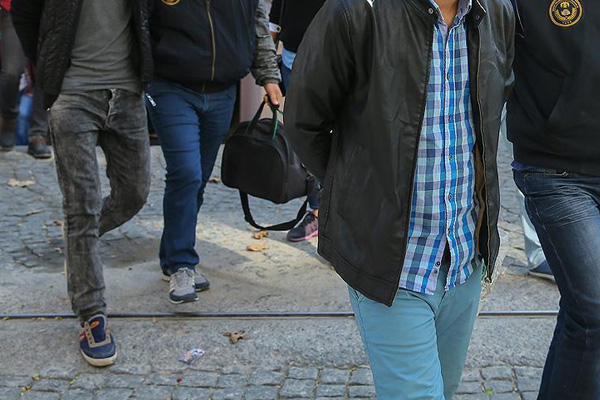 İzmir Büyükşehir Belediyesi'ne FETÖ operasyonu