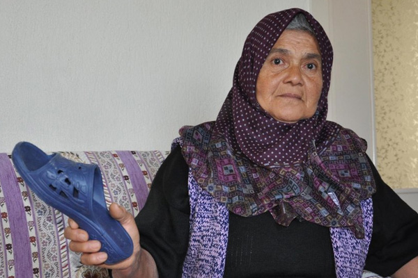 Annenin oğluna fırlattığı terlik 'silah' sayıldı