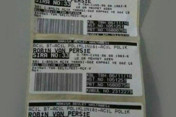 Van Persie devlet hastanesinde sıra aldı