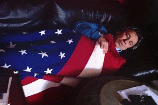 Can Dündar ABD bayrağına sarıldı