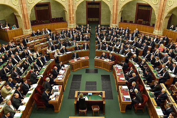 Macaristan'da 'sığınmacı' teklifi reddedildi