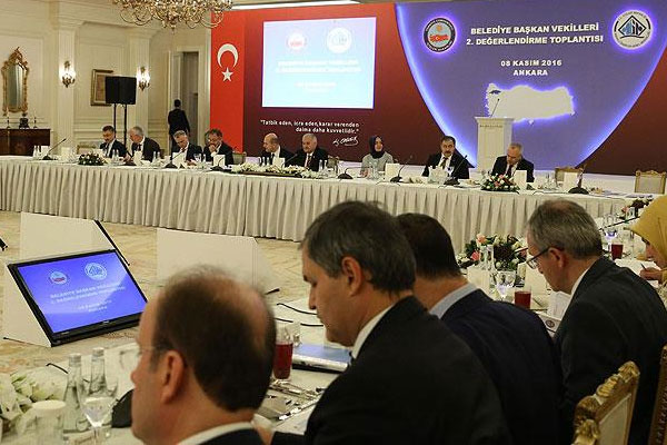 Başbakan Yıldırım, belediye başkan vekilleriyle görüştü