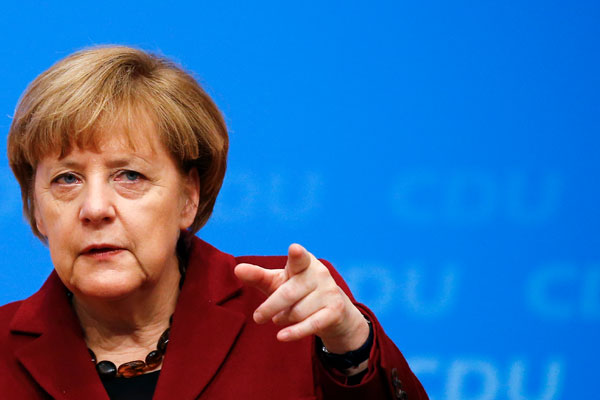 Merkel'den Türkiye'ye eleştiri: Temel özgürlükler alarm veriyor