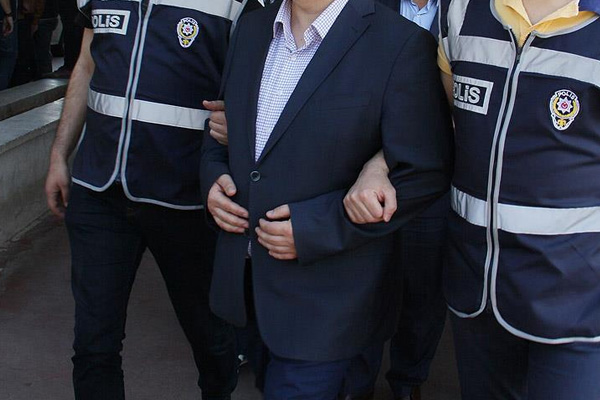 Adana'da 29 SGK çalışanına FETÖ gözaltısı