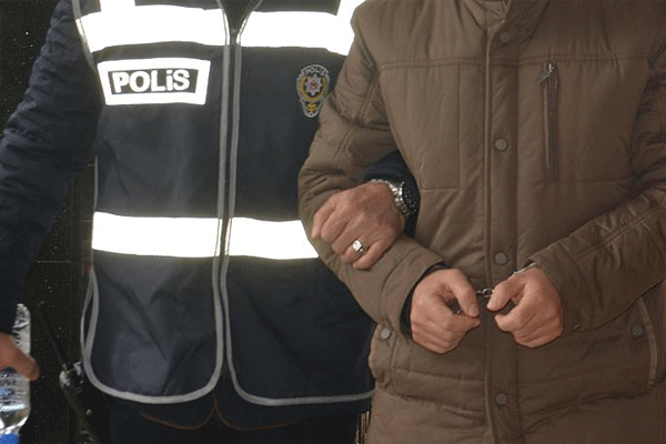 Konya'da 28 öğretmen tutuklandı