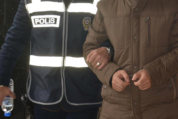 Konya'da 28 öğretmen tutuklandı