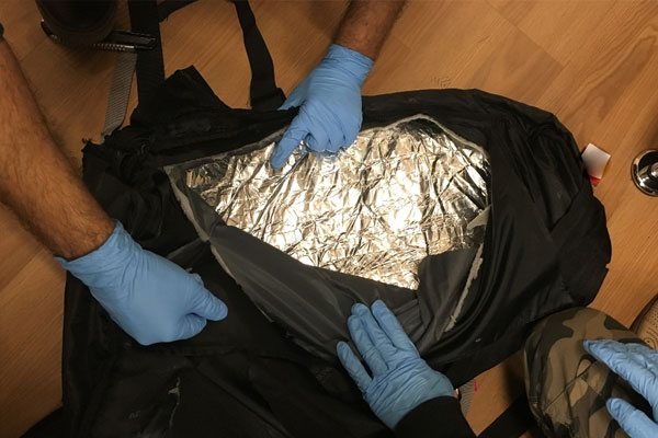 Atatürk Havalimanı'nda 2 uyuşturucu kuryesi yakalandı