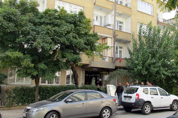 Polis üniforması ile 1.5 milyon çaldılar