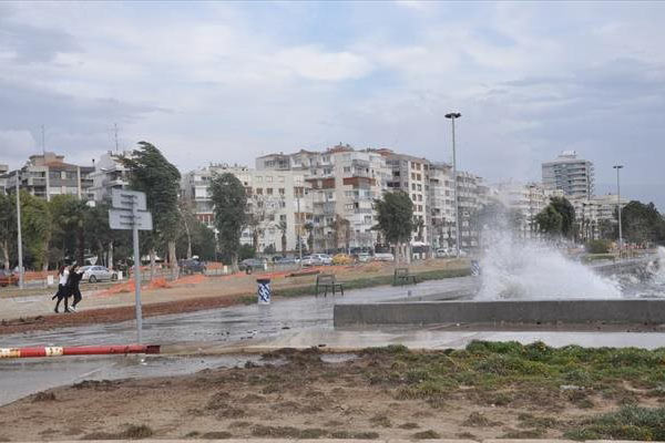 Lodos hayatı felç etti