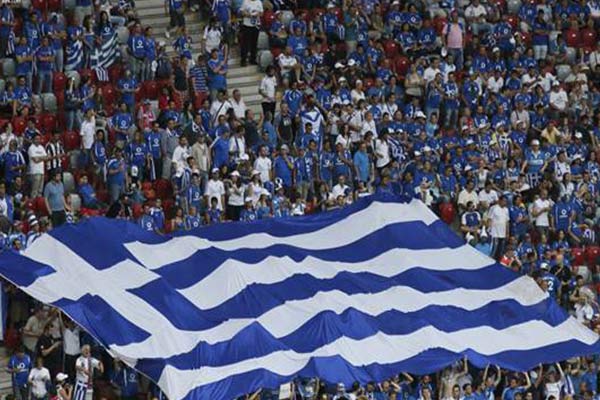 Yunanistan'da bütün futbol karşılaşmaları iptal edildi