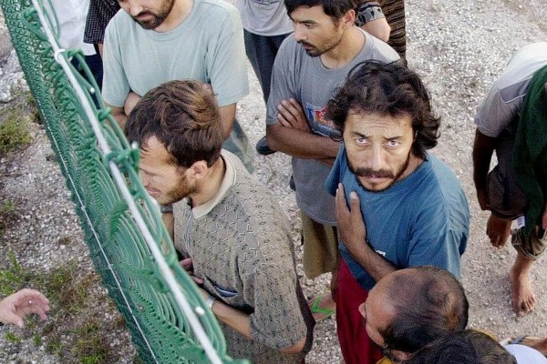 Avustralya'da mültecilere ömür boyu vize yasağı