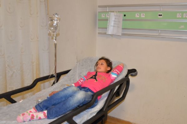 İzmir'de 100'den fazla kişi zehirlendi