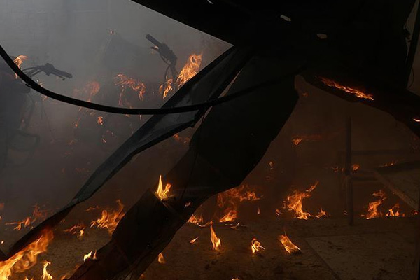 Hindistan'da fabrika yangını: 13 ölü