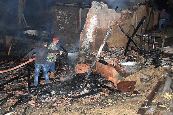 Yangında ölen kız kardeşlerin cesetleri birbirine sarılı halde bulundu