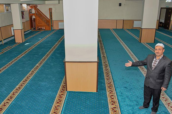 Hakkari Belediyesi'ndeki mescit ibadete açıldı