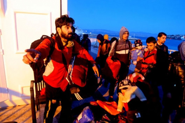 Çeşme'de 42 kaçak sığınmacı yakalandı!