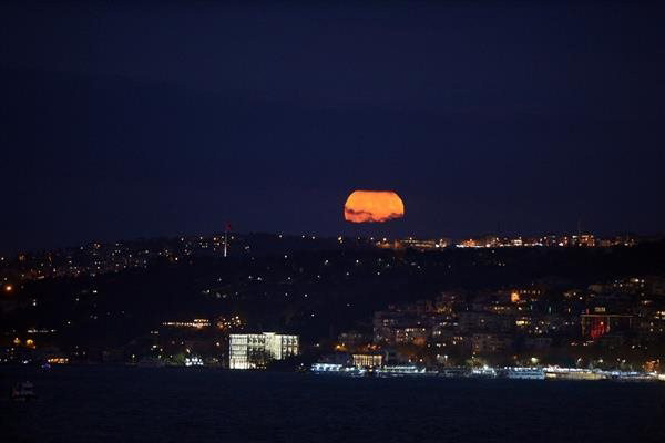 Süper Ay İstanbul’da da görüldü