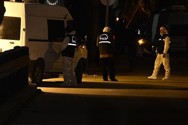 AK Parti ilçe binasına bombalı saldırı