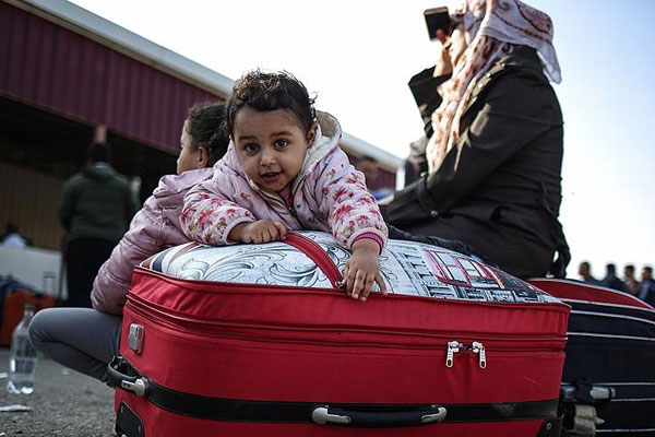 Refah Sınır Kapısı'ndan geçişler sürüyor