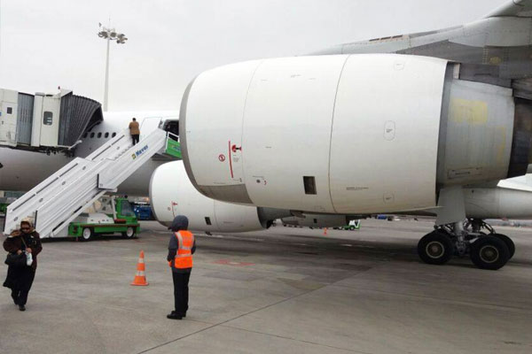 Esenboğa’da yolcu uçağı körüğe çarptı