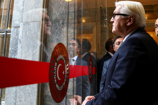 Steinmeier 15 Temmuz'da bombalanan TBMM'de