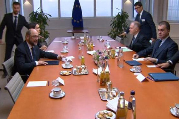 AB Bakanı Çelik, Martin Schulz ile görüştü