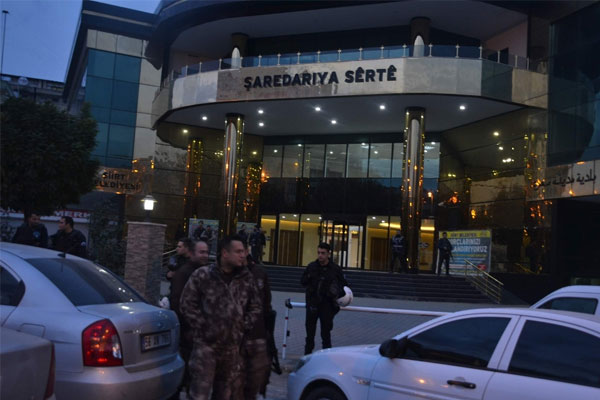 İki belediyeye operasyon