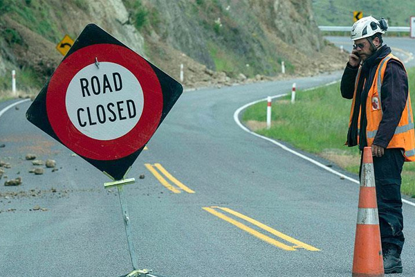 Mahsur kalan turistler savaş gemileri ile kurtarılacak