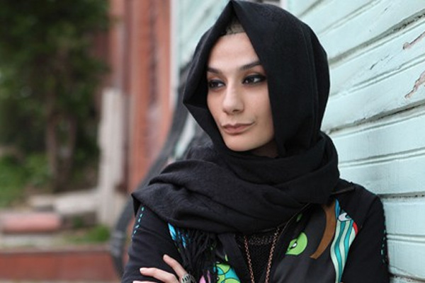 Esra Elönü Okan Bayülgen'i topa tuttu