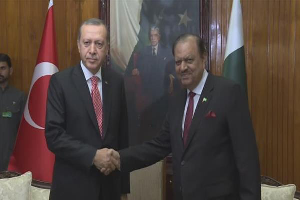 Erdoğan, Pakistanlı mevkidaşı ile görüştü