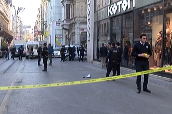 Taksim'de silahlı kavga: 2 yaralı