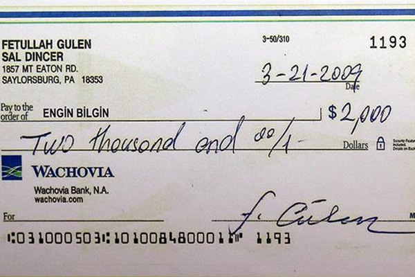 FETÖ şüphelisinin evinde Gülen imzalı 'hatıra çeki' bulundu