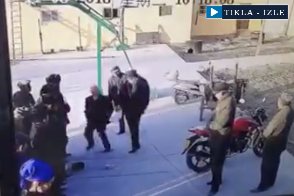 Çinli Köy muhtarı Uygur Yaşlı amcayı tekme tokat dövdü