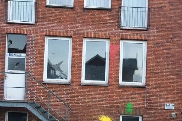 Almanya'da camiye saldırı