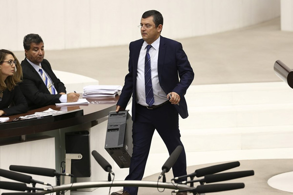 O Meclis çalışanı görevden alındı