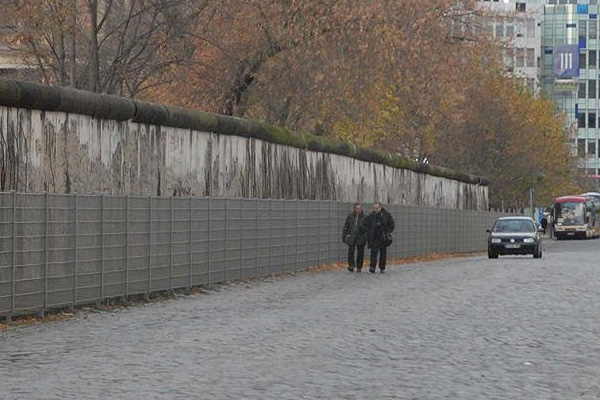 Sığınmacılara karşı yeni 'Berlin Duvarı' inşa ediliyor