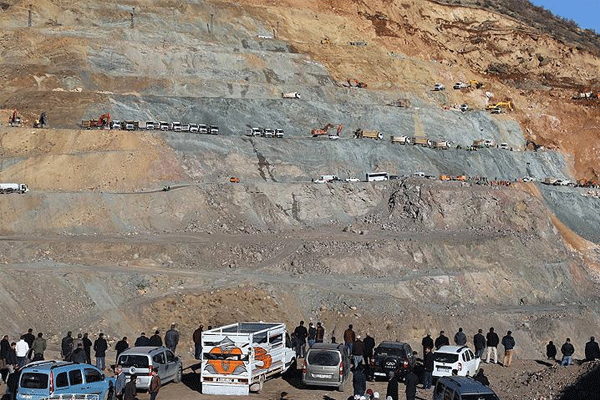 Siirt'te kurtarma çalışmaları sürüyor