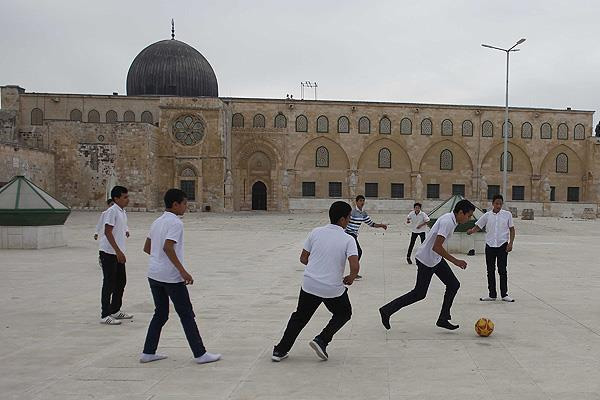 Bir tek Aksa'nın avlusunda oyun oynayabiliyorlar